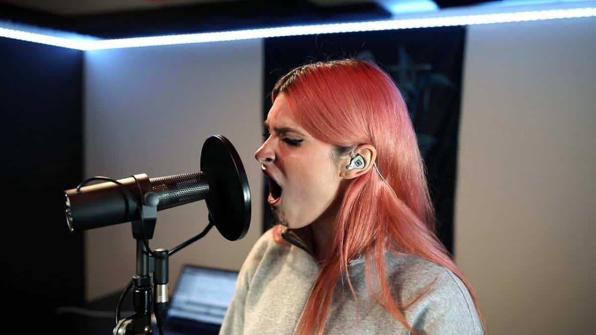 Regardez Courtney LaPlante de Spiritbox chanter Rule Of Nines en live !
