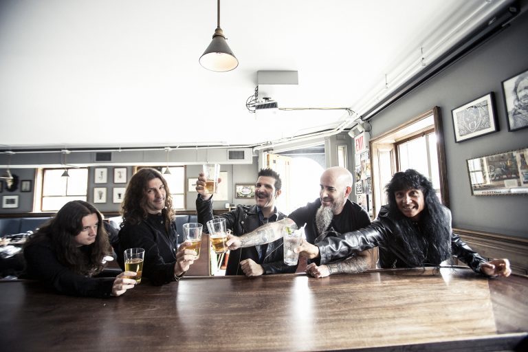 Anthrax rend hommage à Dimebag avec The Healer