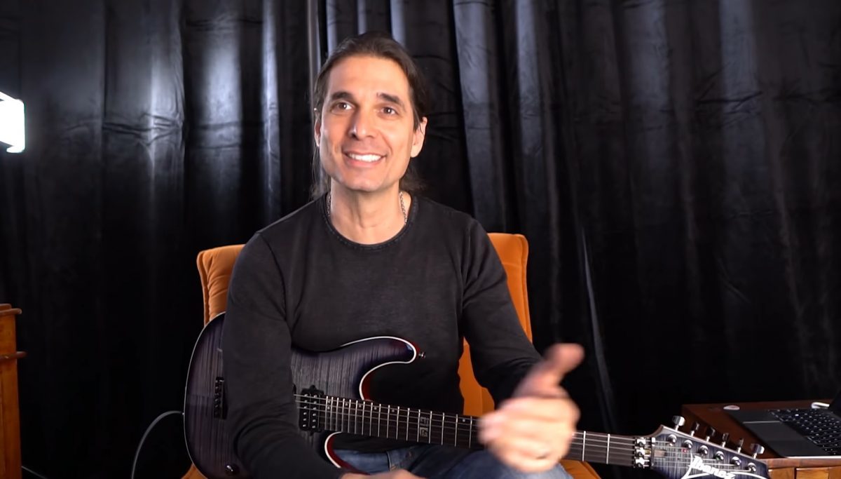 Quel guitariste de Megadeth est le meilleur : Kiko Loureiro ou Marty Friedman ? Kiko répond