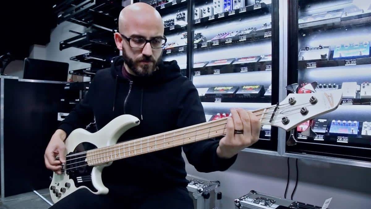 Regardez ces 10 bassistes Metal & Rock donner d&rsquo;excellentes performances !