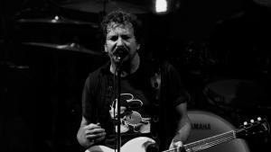 Regardez Pearl Jam jouer Lightning Bolt à Stockholm en 2014