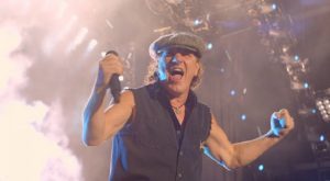Brian Johnson sur la façon dont AC/DC a rendu hommage à Bon Scott dans Back In Black