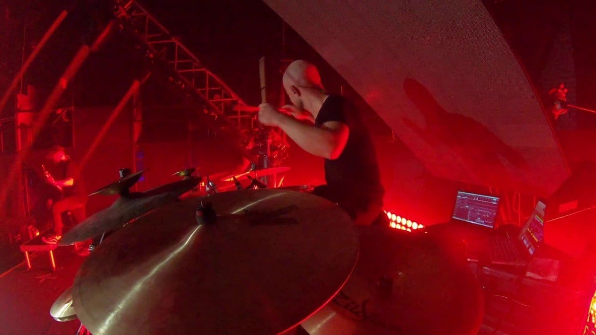 Regardez le batteur de Jinjer se déchaîner en jouant Pit of Consciousness en live !