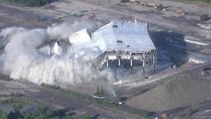 Regardez l&rsquo;implosion du Palace d&rsquo;Auburn Hills, célèbre salle de concert de Détroit