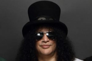 Slash fait l’éloge du nouvel album de AC/DC, Power Up, qu’il trouve “très inspiré”