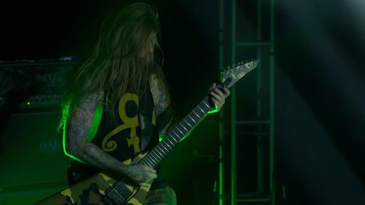 Regardez Suicide Silence jouer Unanswered dans le cadre de sa tournée mondiale virtuelle