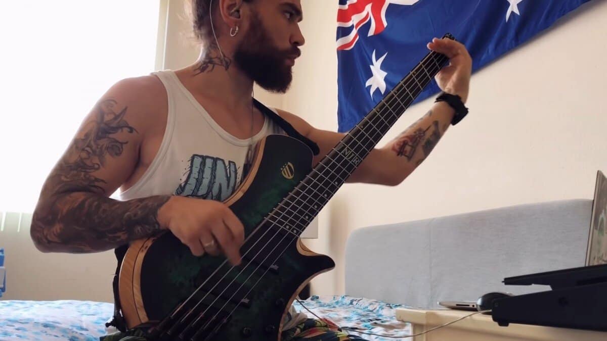 Regardez le bassiste de Jinjer jouer Pit Of Consciousness !