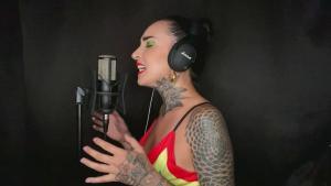 Regardez Tatiana Shmayluk de Jinjer chanter Judgement (& Punishment) en live !
