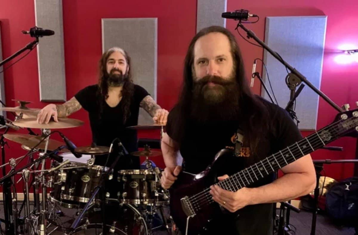 John Petrucci de Dream Theater ne veut pas que les fans pensent que Mike Portnoy va revenir dans le groupe