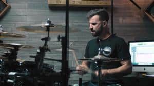 Regardez Matt Greiner de August Burns Red dominer sa batterie en jouant Bloodletter !