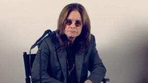 Ozzy Osbourne s&rsquo;est entraîné au tir à la cible avec une carabine à plomb : « Je fais tout pour penser à autre chose qu&rsquo;à cette fichue pandémie »