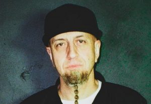 Shavo Odadjian de System Of A Down à propos de son nouveau groupe : “Je m’amuse à nouveau”