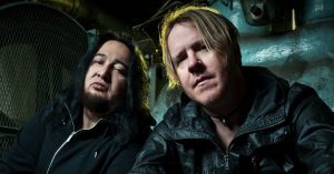 Burton C. Bell, ancien chanteur de Fear Factory, dit que Hybrid Theory de Linkin Park sonnait comme « Demanufacture pour les enfants »