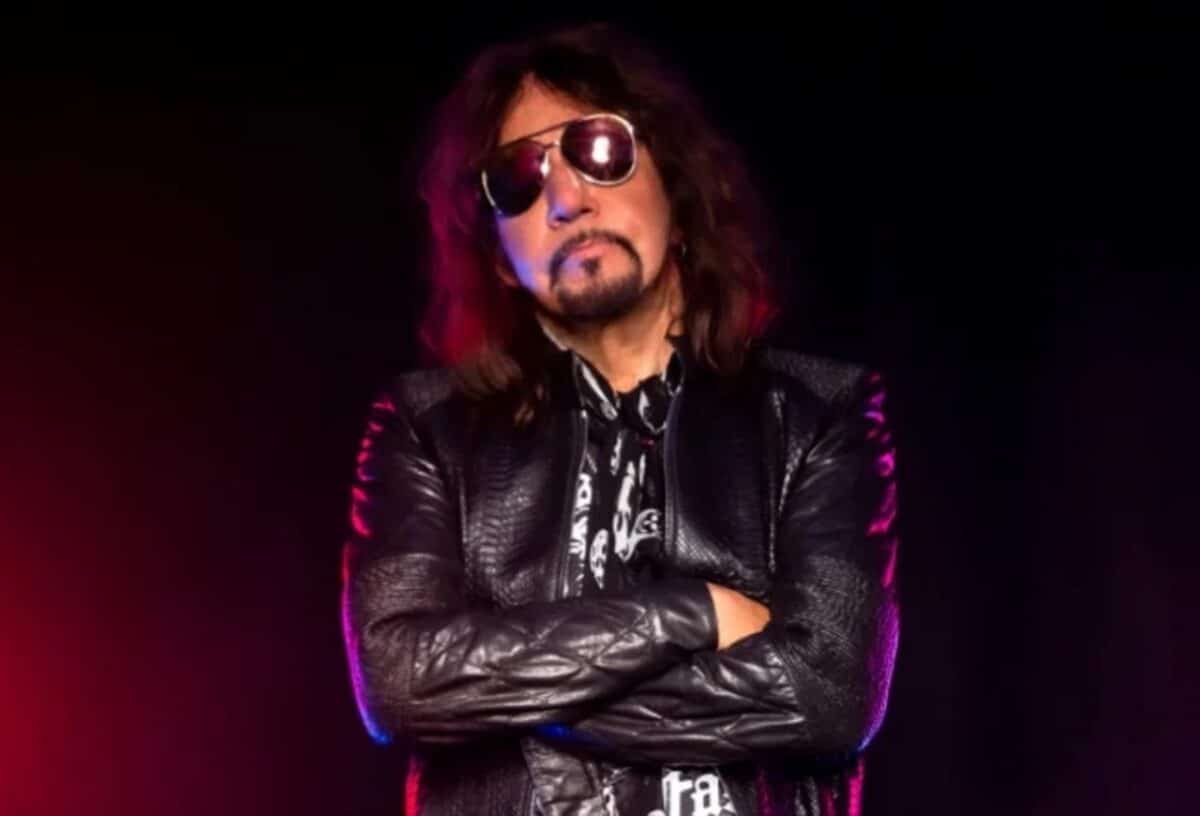 Ace Frehley (Kiss) inhumé : Gene Simmons, Paul Stanley et Peter Criss réunis pour lui dire adieu