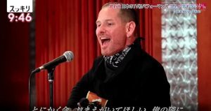 Corey Taylor (Slipknot/Stone Sour) joue une version acoustique de Black Eyes Blue pour la télévision japonaise