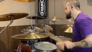 Regardez le batteur de Sepultura dévaster son kit en jouant du Slipknot !