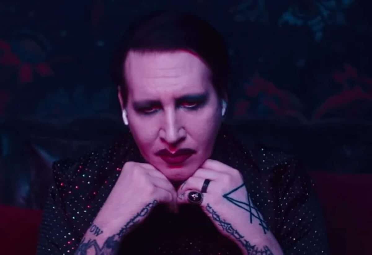 Marilyn Manson qualifie les allégations d&rsquo;abus à son égard d' »horribles distorsions de la réalité » ; son label le lâche