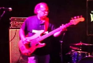 Le bassiste originel de Van Halen, Mark Stone, meurt des suites de son combat contre le cancer