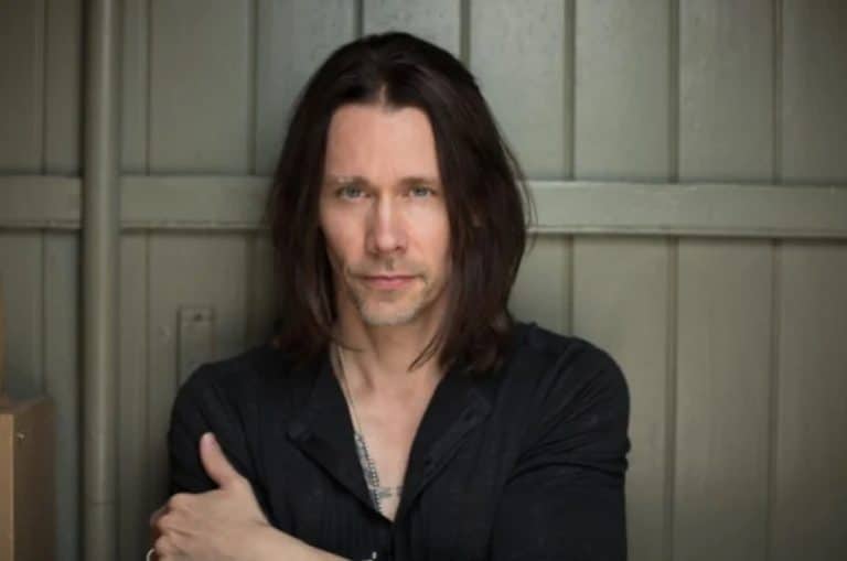 Myles Kennedy de Alter Bridge a terminé l’enregistrement de son deuxième album solo