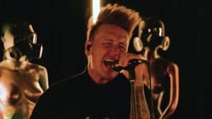 Regardez Papa Roach jouer Never Enough dans le cadre de Infest In-Studio