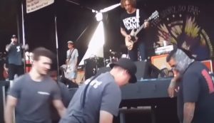 Quand des musiciens se battent contre des membres de la sécurité