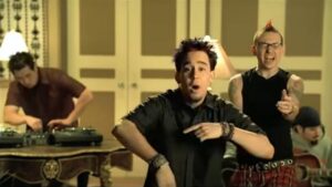 Mike Shinoda de Linkin Park à propos du clip vidéo de Papercut : « Désolé, nous ne savions pas ce que nous faisions »