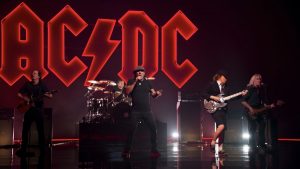 La fois où AC/DC a essayé d’attirer le monstre du Loch Ness avec des feux d’artifice