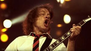 Angus Young de AC/DC déclare qu’il a été “très chanceux” en ce qui concerne sa santé physique