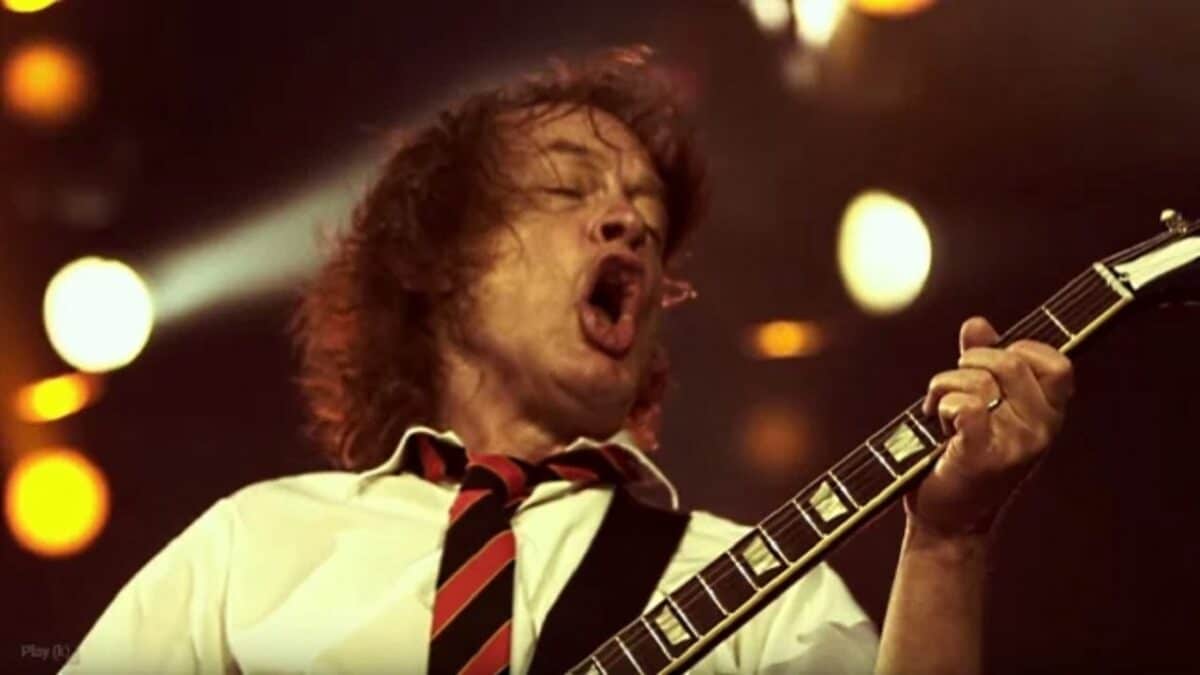 Angus Young de AC/DC : « Eddie Van Halen était un prodige de la guitare, son jeu était de la pure magie »