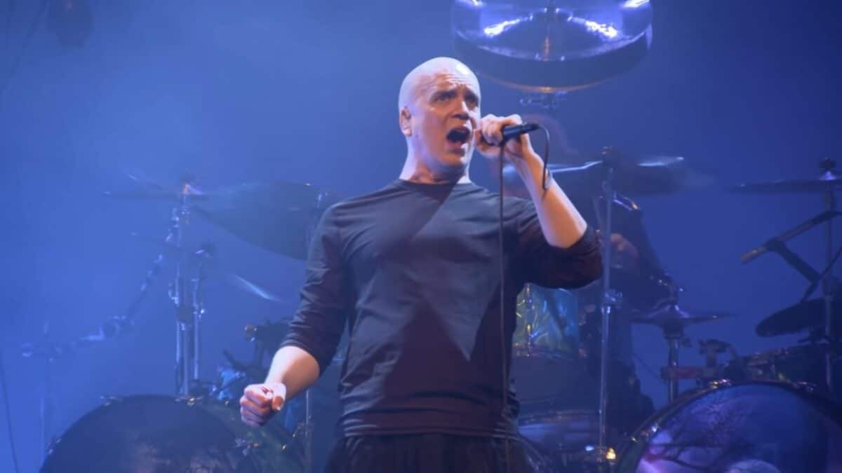 Devin Townsend : « Je ne parvenais pas à exprimer mon mécontentement, alors j&rsquo;avais tendance à faire des conneries. J&rsquo;ai même posé une pêche dans l&rsquo;étui de guitare de Steve Vai »