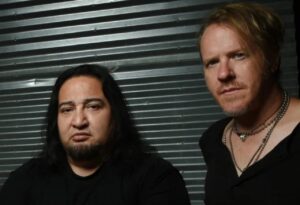 Dino Cazares ne comprend pas pourquoi Burton C. Bell a essayé de « saboter » Fear Factory après son départ