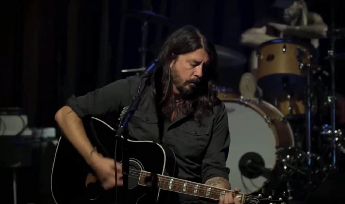 Regardez Foo Fighters jouer un concert acoustique au Troubadour