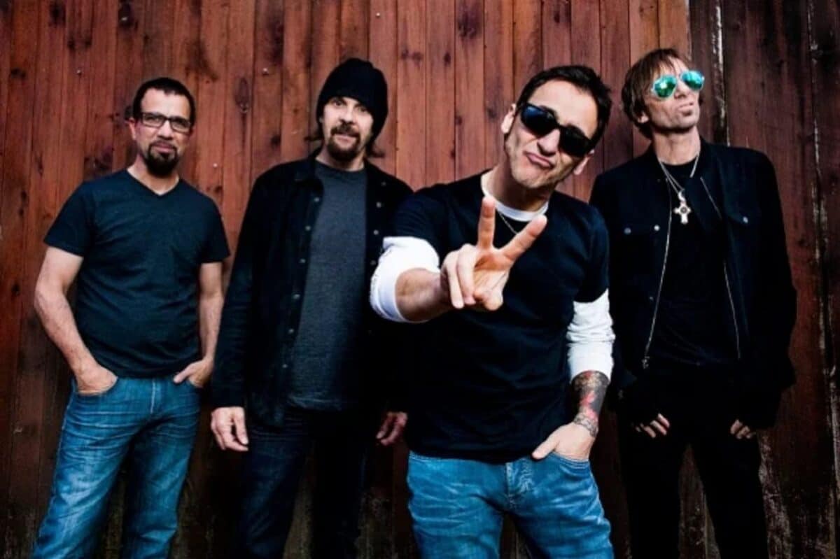 Godsmack reçoit un disque de platine pour son single Bulletproof