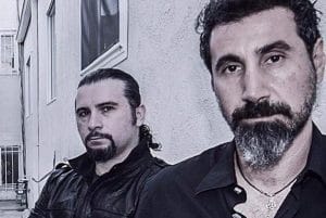 Serj Tankian, de System Of A Down, admet qu’il est “frustrant” de voir John Dolmayan exprimer publiquement son soutien à Donald Trump