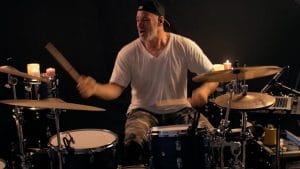 Regardez Matt Halpern (Periphery) jouer Cosmic Meltdown de King Mothership à la batterie !