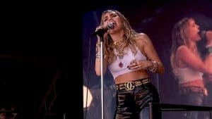 “Une version glamour de The Wall” : Miley Cyrus s’inspire de Pink Floyd pour un nouvel album concept ambitieux