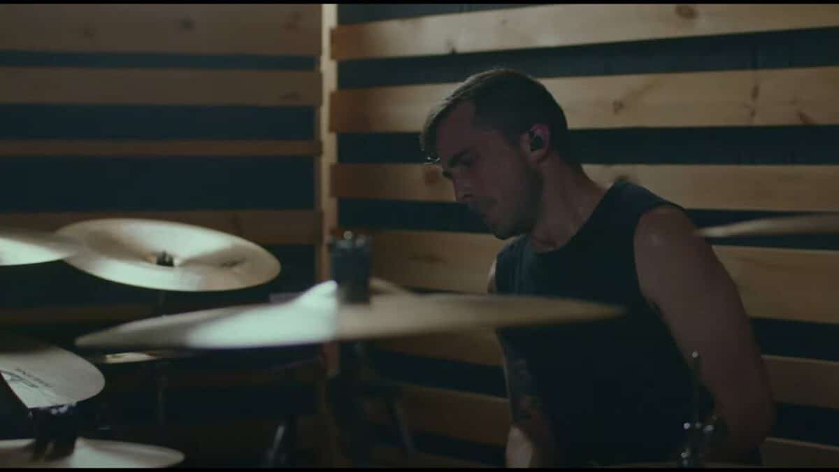 Regardez le batteur de Intervals jouer le nouveau single du groupe, Lock & Key