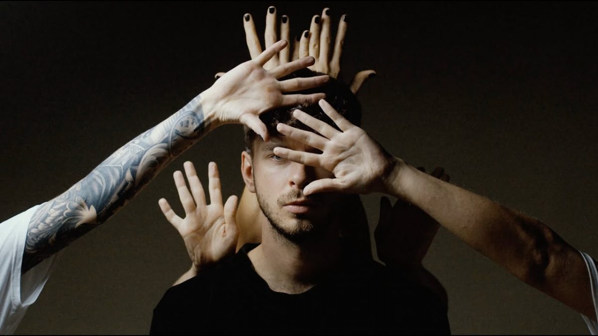 Normandie publie une chanson de Rock Alternatif accrocheuse, Holy Water