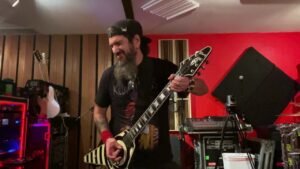 Robb Flynn de Machine Head rend hommage à Eddie Van Halen en reprenant Eruption