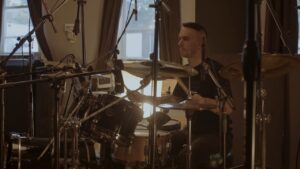 Regardez le batteur de Thy Art Is Murder jouer du Metal bien intense et technique !