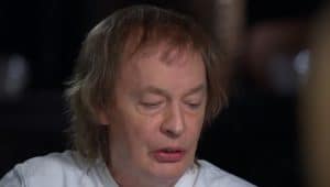 Angus Young de AC/DC est ému en parlant du “déclin” de Malcolm Young lié à sa démence
