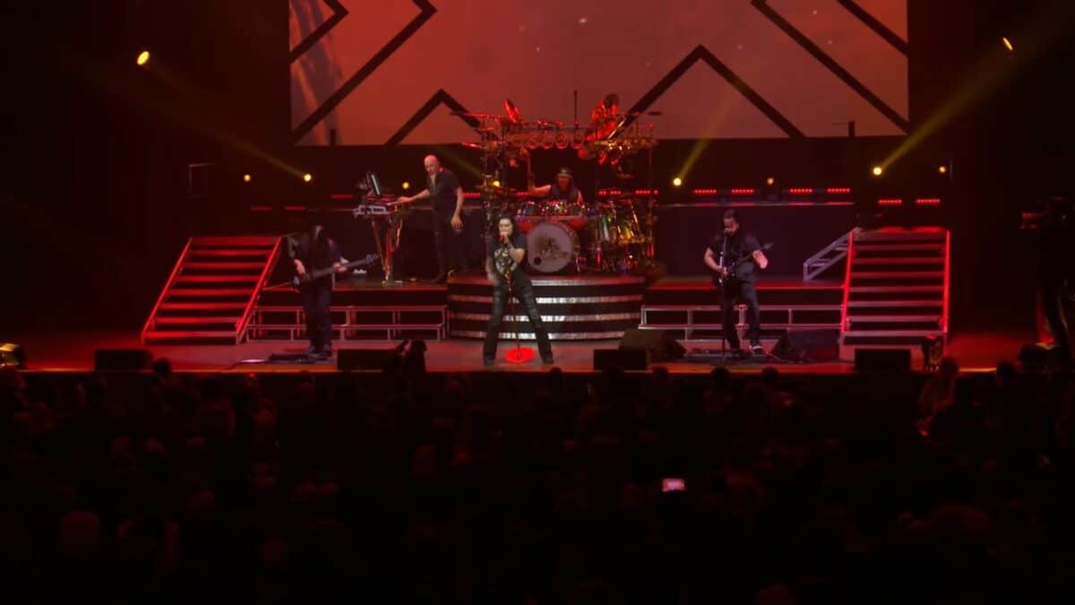 Regardez Dream Theater jouer Fatal Tragedy en live (extrait de Distant Memories – Live in London)
