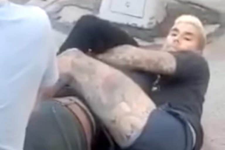 Un guitariste de Hardcore sauve un bébé d’une tentative d’enlèvement, en soumettant un homme avec une prise de Ju-jitsu