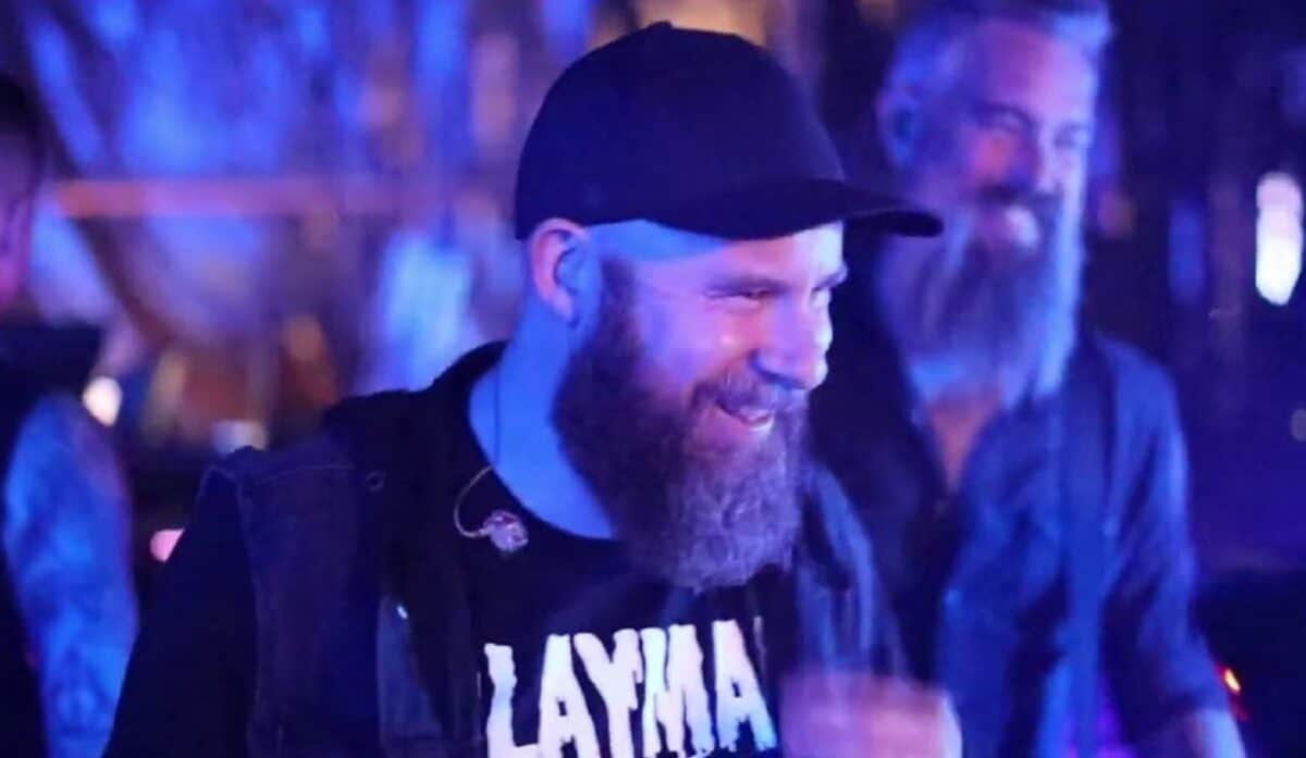 In Flames sort un clip vidéo pour Stay With Me, et encourage ses fans à faire des dons pour « maintenir l&rsquo;industrie de la musique en vie »