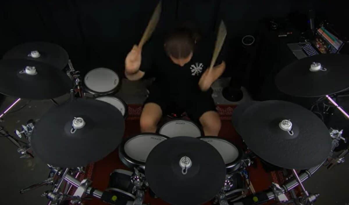 Regardez le batteur de Machine Head jouer le nouveau single du groupe, My Hands Are Empty