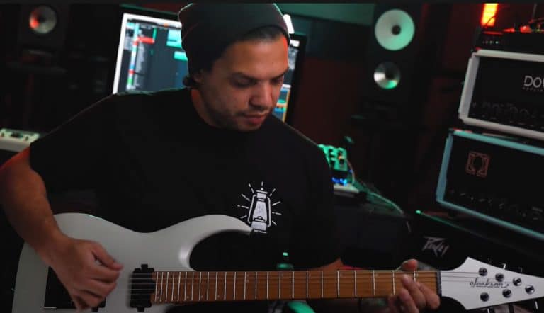 Regardez Misha Mansoor de Periphery faire une démo de One Kit Wonder : Aggressive Rock