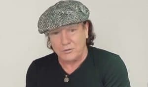 AC/DC : Regardez Donald Trump chanter Dirty Deeds Done Dirt Cheap