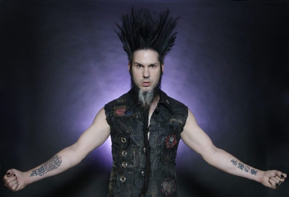 La reprise de Looks That Kill de Mötley Crüe par Static X fait surface