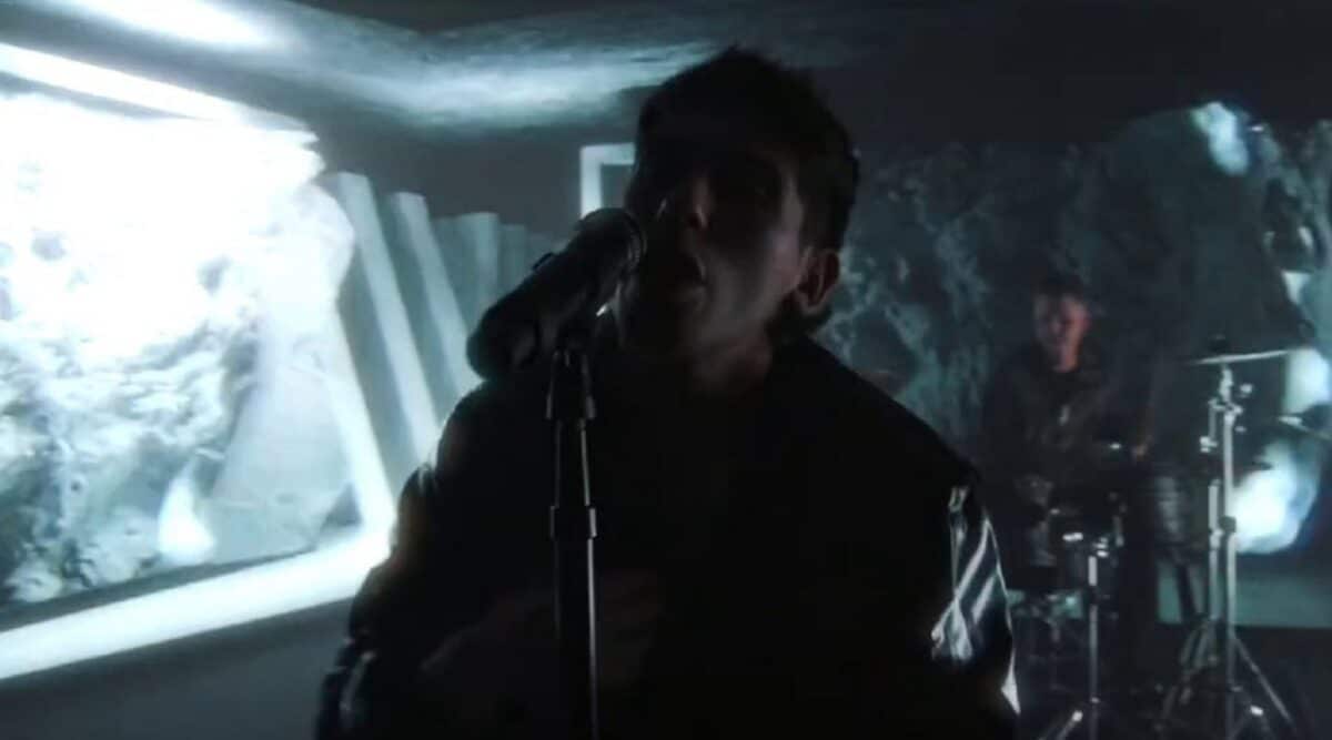 Crown The Empire sort un clip vidéo pour Red Pills