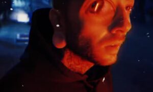 Darko US sort un single ultra lourd, Pale Tongue